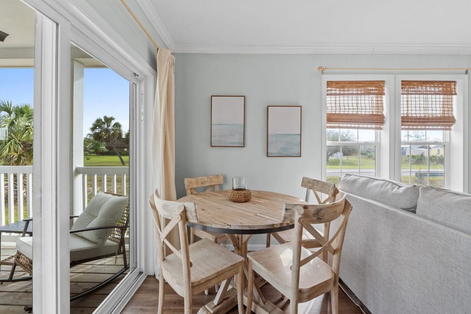 Day, View (from property/room), Balcony/Terrace, Seating area, Dining area