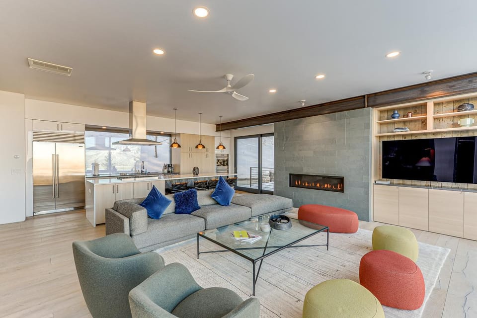 1 Mi to Downtown Jackson: Modern Retreat w/ Views House in Jackson