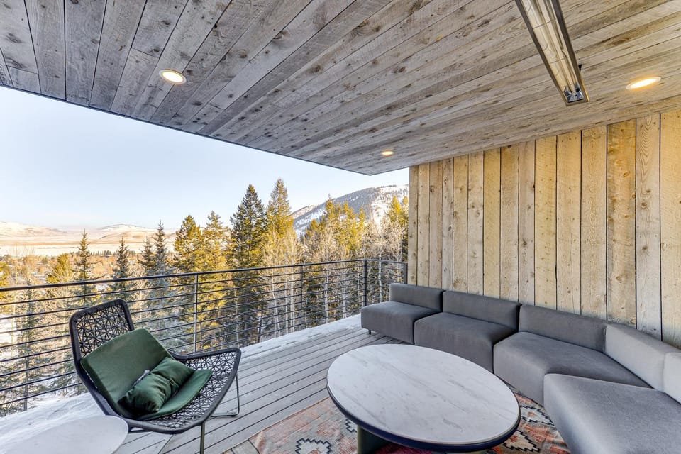 1 Mi to Downtown Jackson: Modern Retreat w/ Views House in Jackson