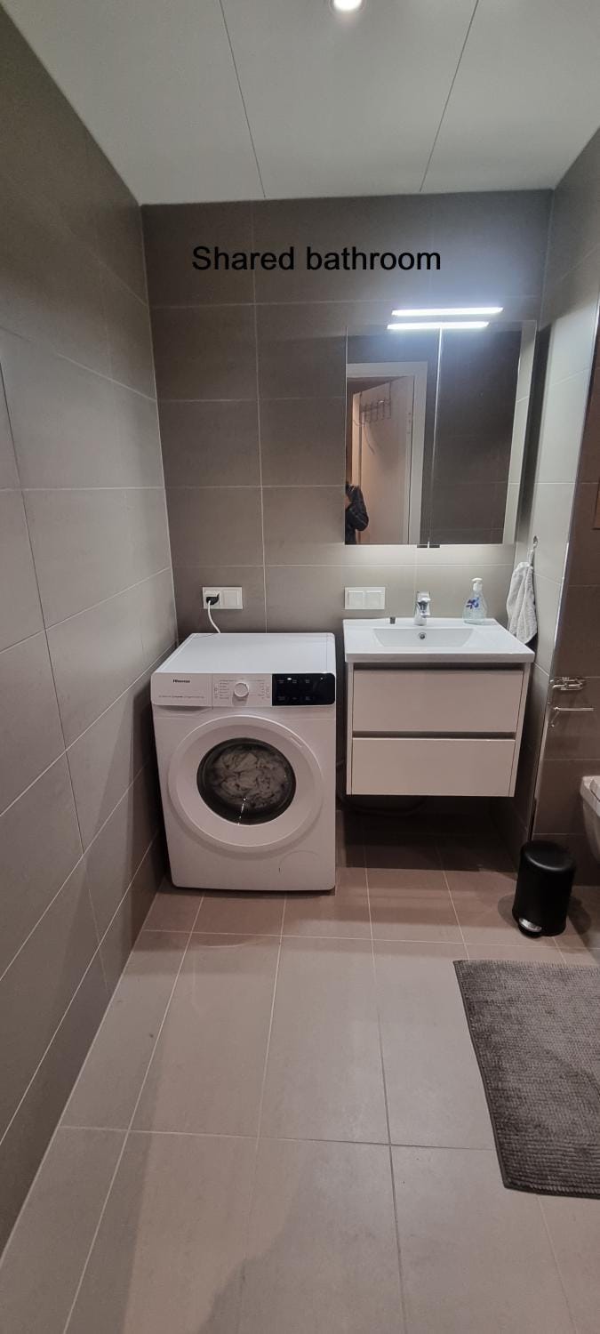 Shower, Bathroom, Internal: Not applicable to any particular room