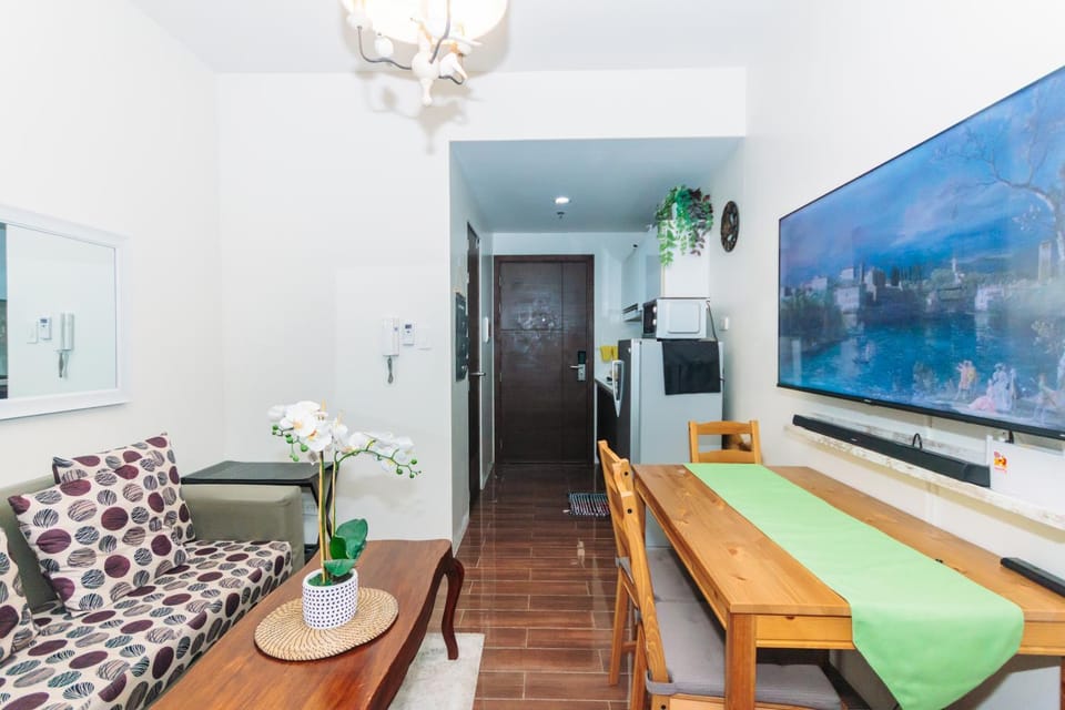 Communal lounge/ TV room, TV and multimedia, Kitchen or kitchenette, Living room, Seating area, Dining area, Evening entertainment, hair dresser