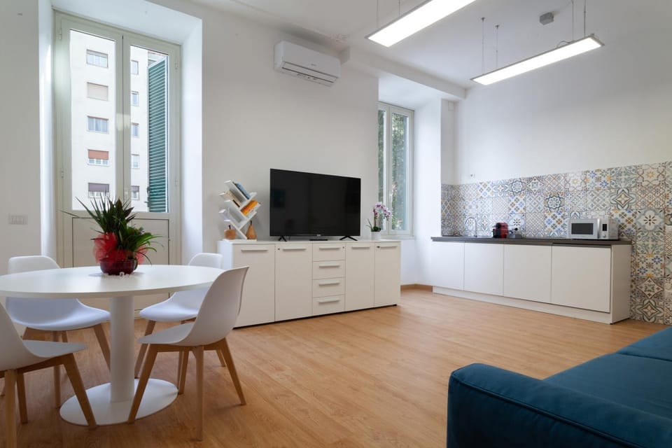 TV and multimedia, Kitchen or kitchenette, Living room, Seating area, Dining area, air conditioner