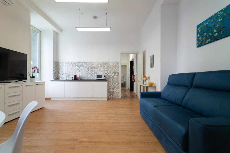 TV and multimedia, Kitchen or kitchenette, Living room, Seating area