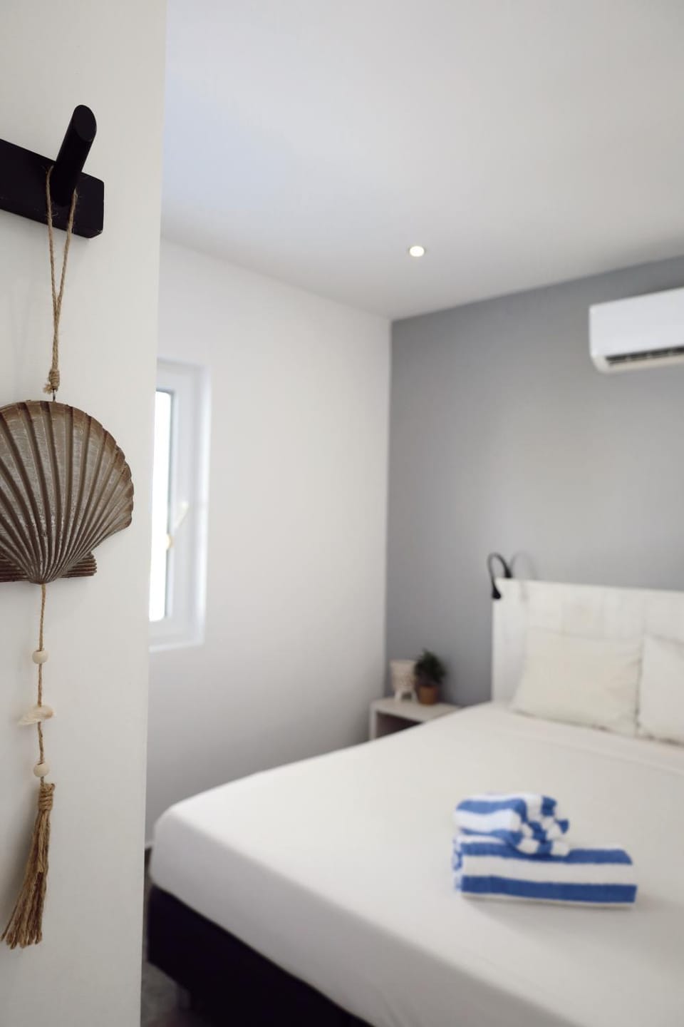 Photo of the whole room, Bedroom, air conditioner
