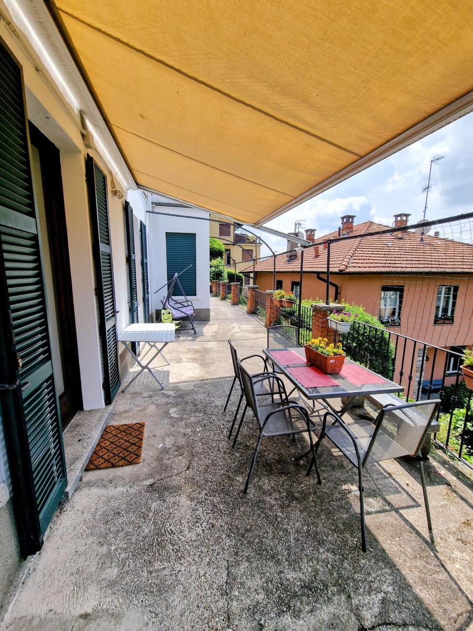Property building, Patio, Day, Balcony/Terrace