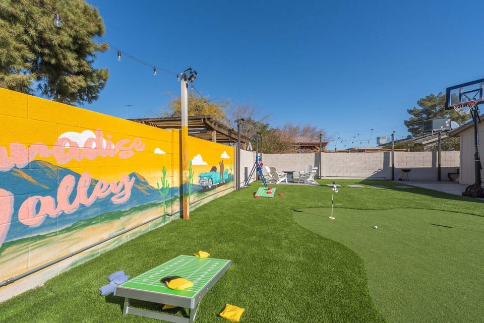 Phoenix 4 BDR Home with Gym & Hot Tub House in Phoenix