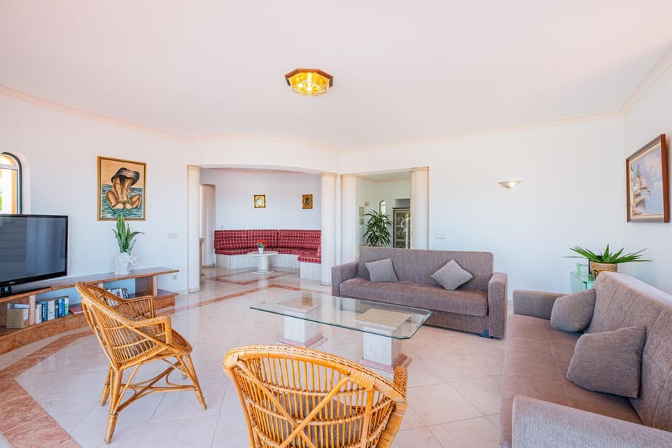 Villa Atlantida by Atlantic Places Villa in Guia