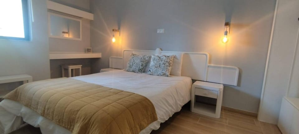 Bedroom, internet