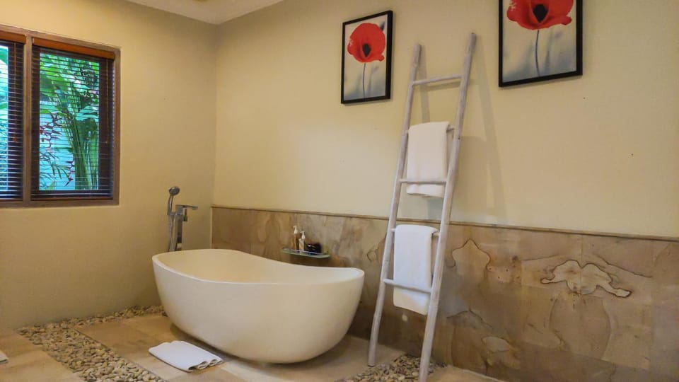 Shower, Toilet, Bathroom, Bath, towels
