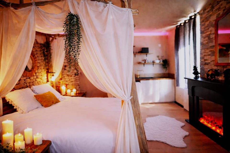 Duplex Safari jusqu'à 4 personnes, Spa XXL, day use, 5 min centre ville, cinéma, cascade et lit sous les arbres Apartment in Bourgoin-Jallieu