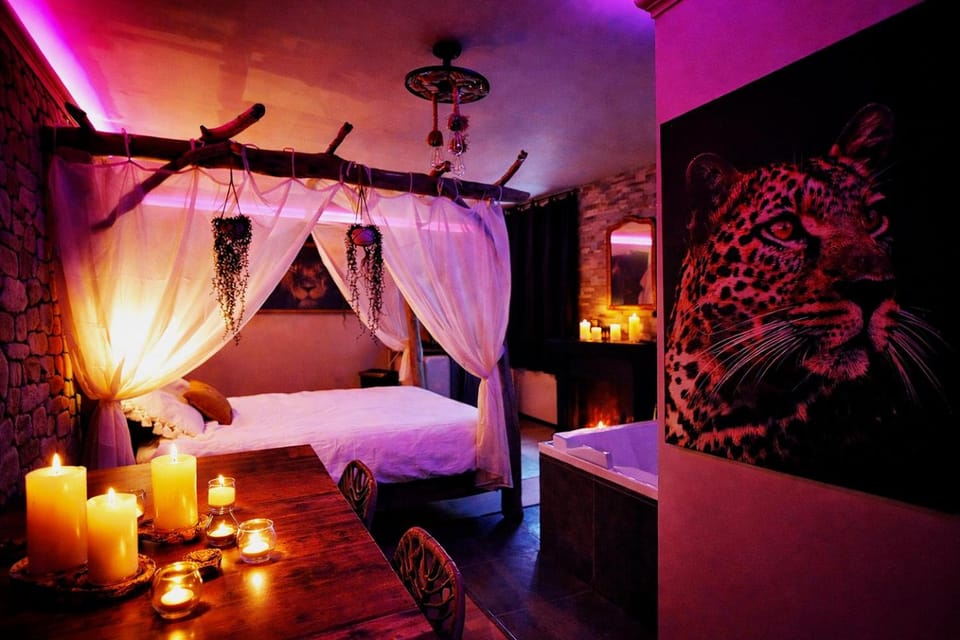 Duplex Safari jusqu'à 4 personnes, Spa XXL, day use, 5 min centre ville, cinéma, cascade et lit sous les arbres Apartment in Bourgoin-Jallieu