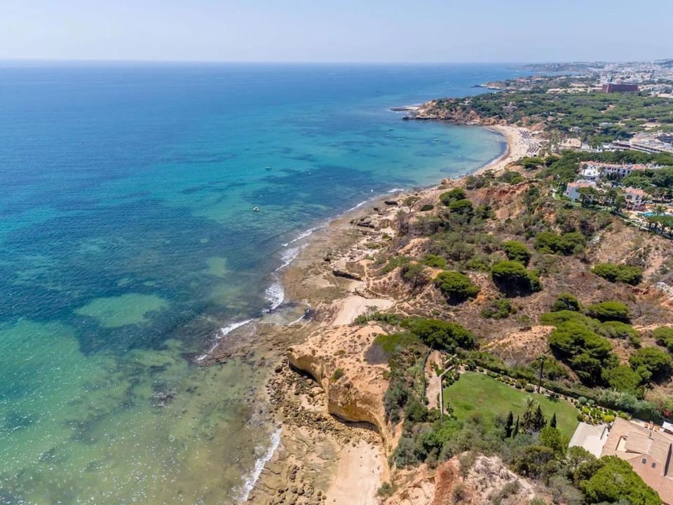 Studio on Maria Luisa Beach Wifi Parking Swimming Pool Apartment in Olhos de Água