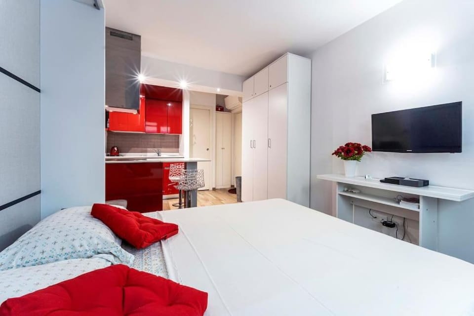 Bed, Photo of the whole room