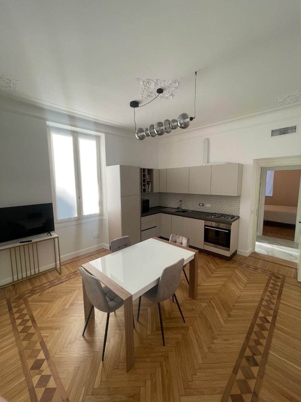 TV and multimedia, Dining area
