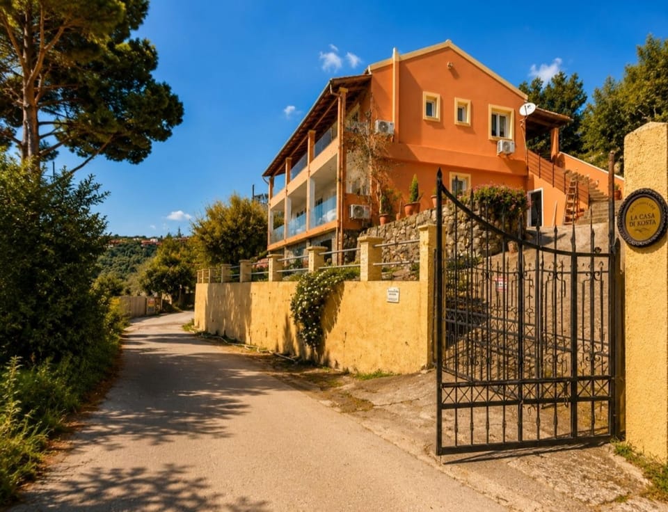 La Casa di Kosta - Kontogialos Beach House in Corfu, Greece