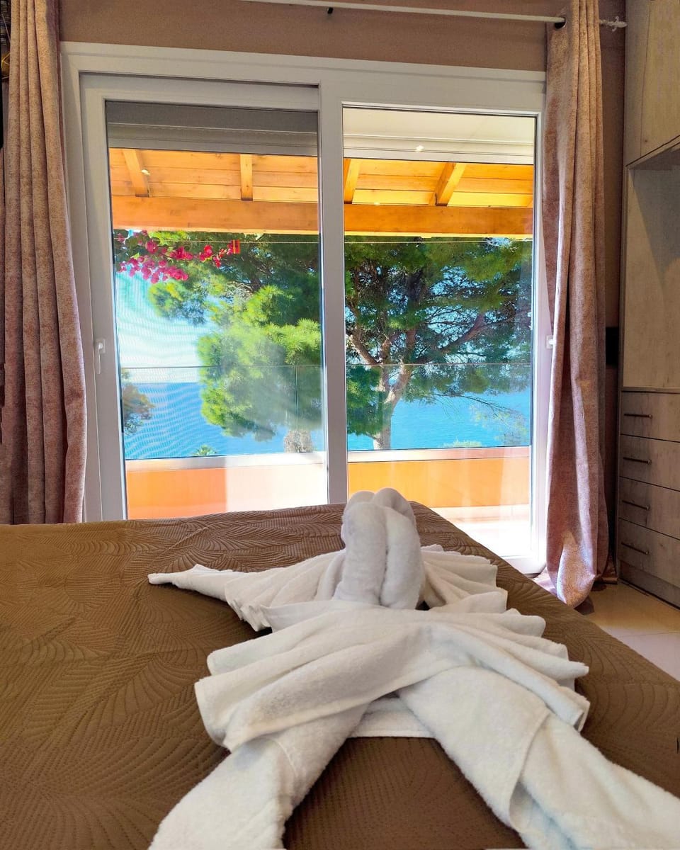 Bed, TV and multimedia, Balcony/Terrace, Bedroom, Sea view, towels, air conditioner