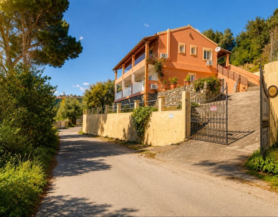 La Casa di Kosta - Kontogialos Beach House in Corfu, Greece