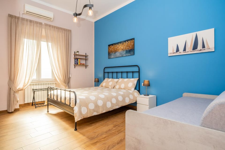 Studio 72 House in Naples