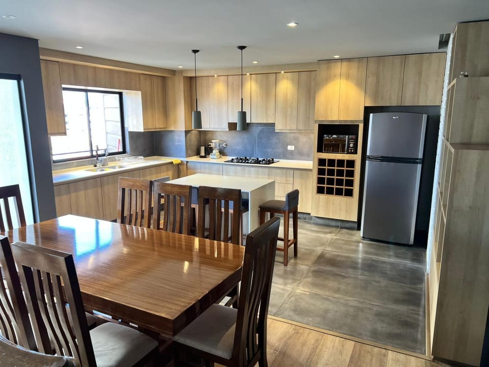 Dining area, kitchen