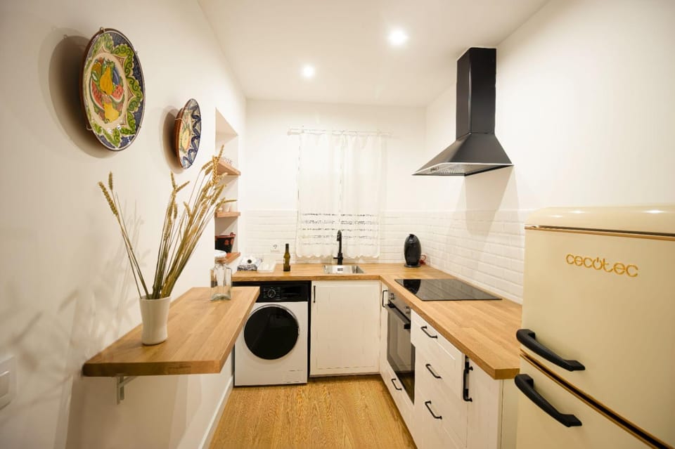 Kitchen or kitchenette, oven, stove, toaster, washing machine