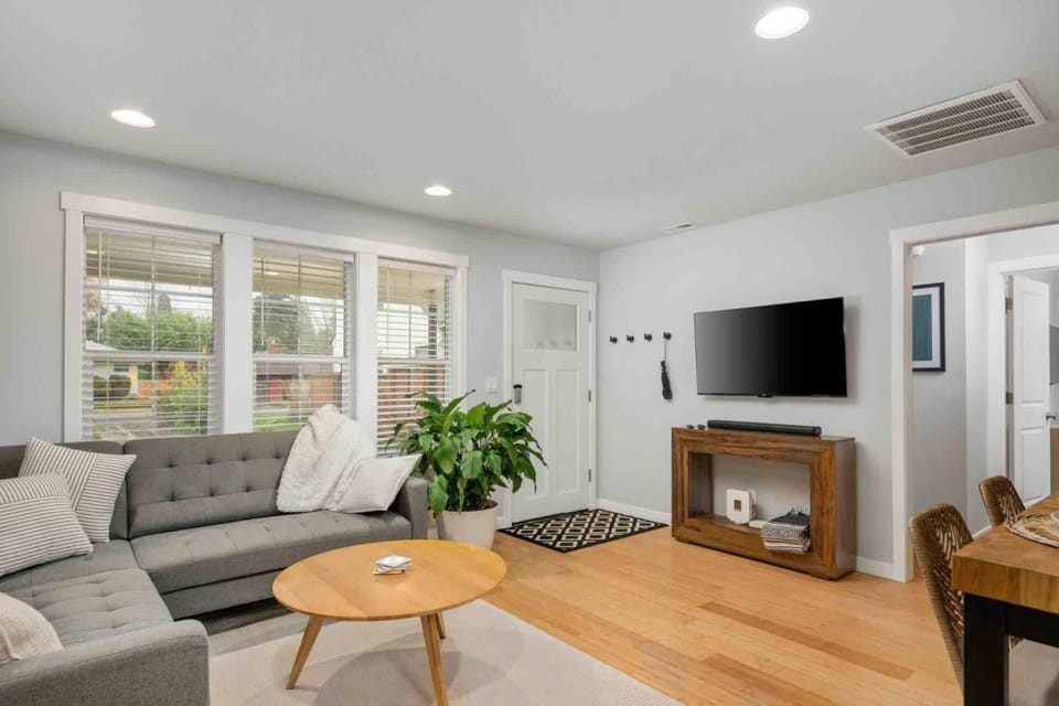 Bridge City Casita House in Milwaukie