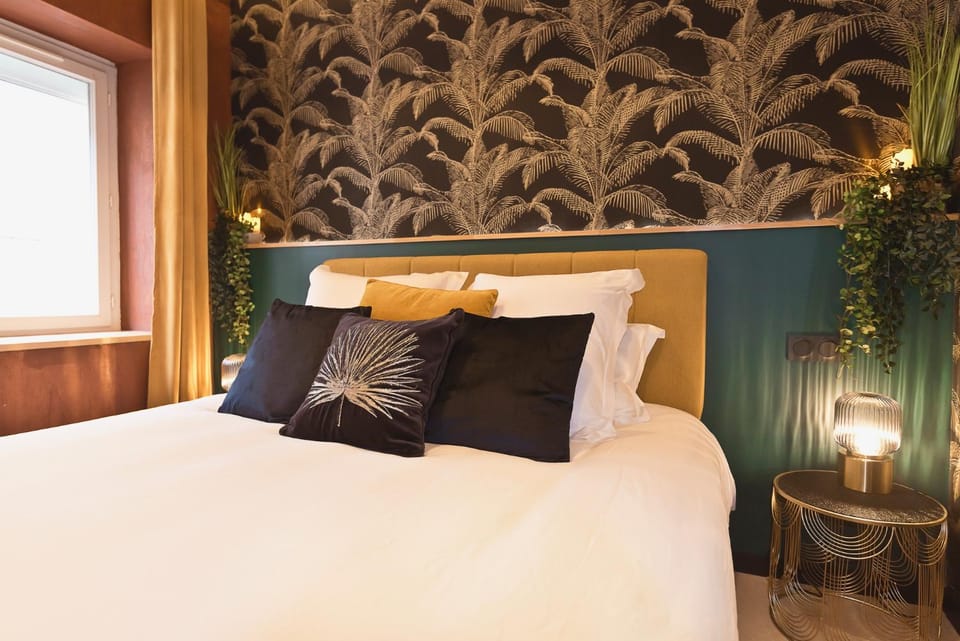 Bed, Bedroom