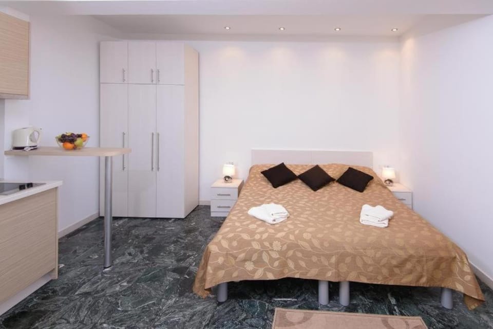 Adriatic View Studio Apartments With Shared Balcony Apartment in Dubrovnik