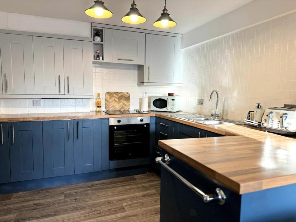 Peak District Getaway Retreat! The most Stunning Garden Views - Firepit - Brand newly refurbished - Perfect for friends & family getaways House in Amber Valley