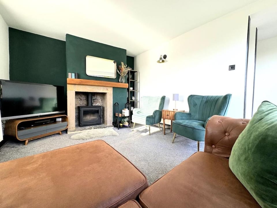 Peak District Getaway Retreat! The most Stunning Garden Views - Firepit - Brand newly refurbished - Perfect for friends & family getaways House in Amber Valley