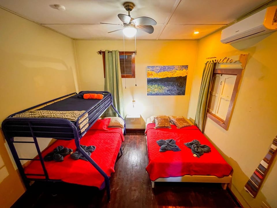 Calipso Bocas Town - Cozy Caribbean House in the Center Bed and Breakfast in Bocas del Toro Province