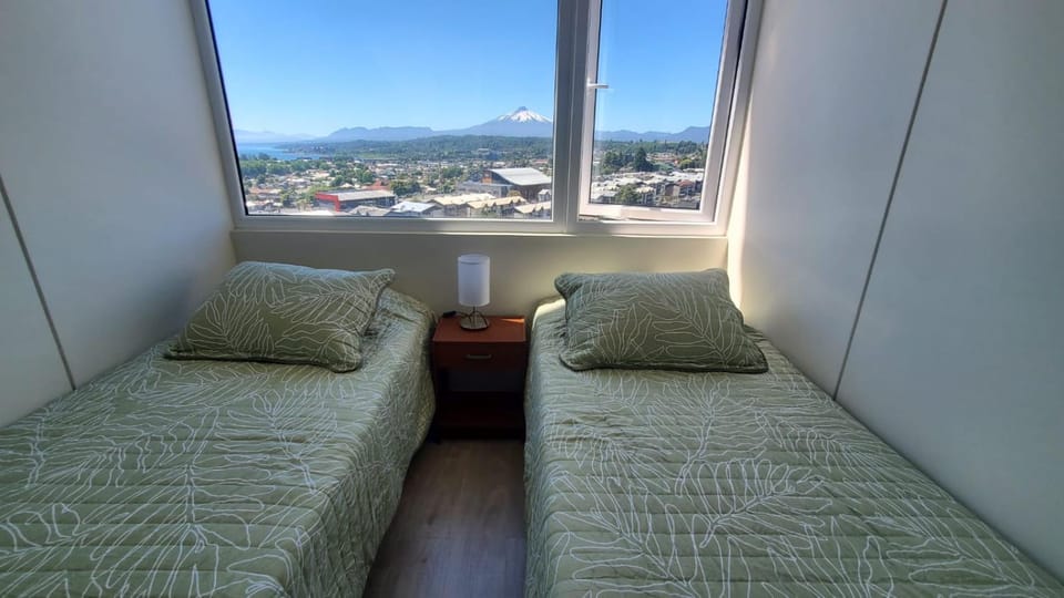 Bed, Natural landscape, Living room, Photo of the whole room, Seating area, Bedroom, Mountain view