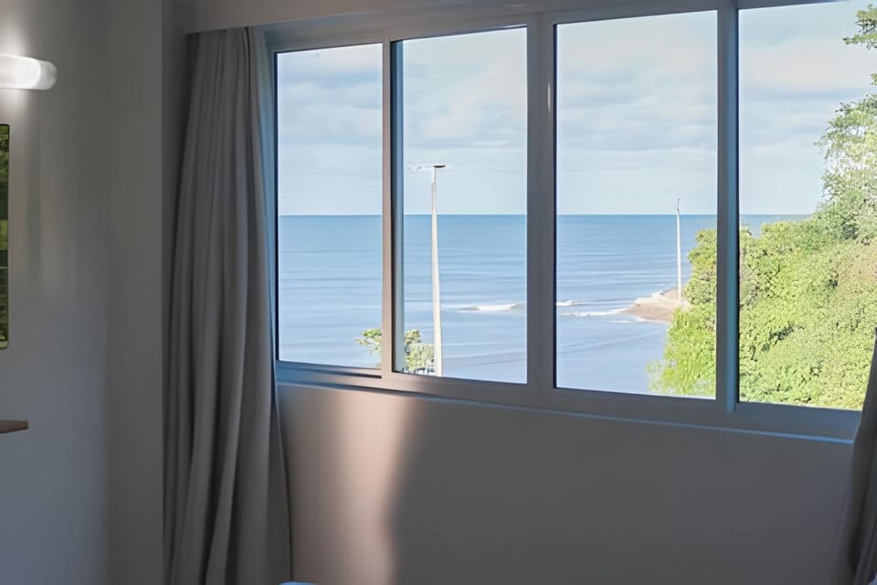 Mountain view, Sea view