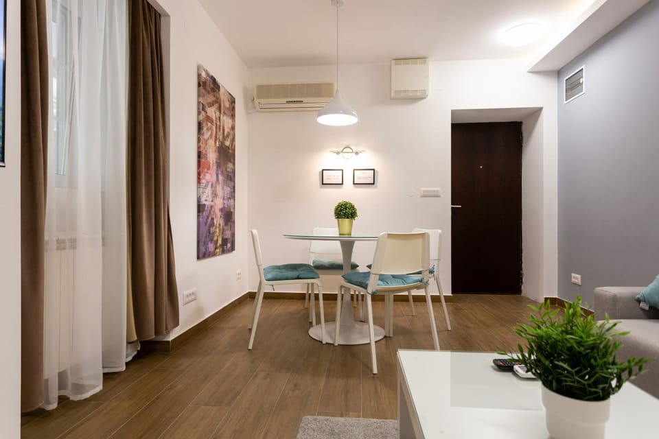 Seating area, Dining area