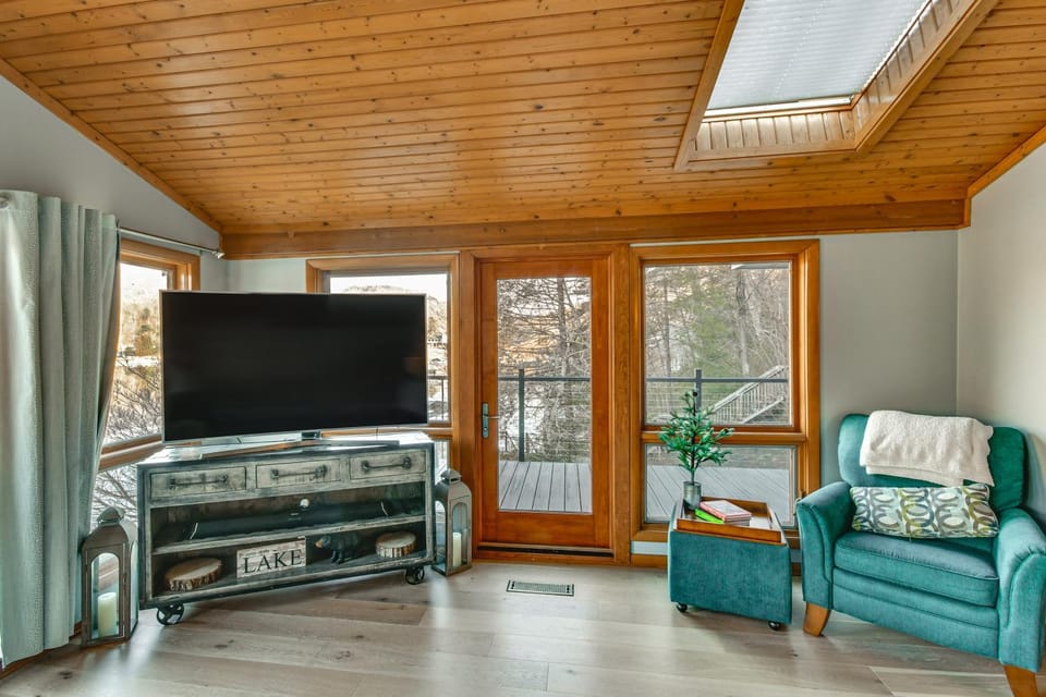 Hot Tub & Lakefront Deck: Cabin on Lake Lure Cabin in Lake Lure