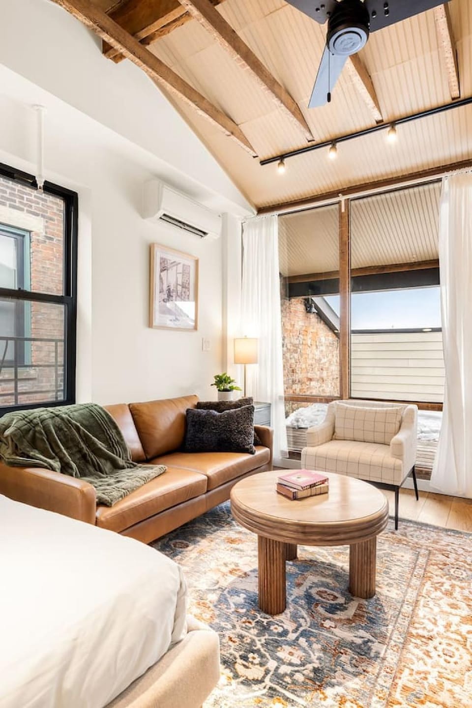 Washington Park - Rooftop Patio - Free Streetcar Apartment in Over The Rhine