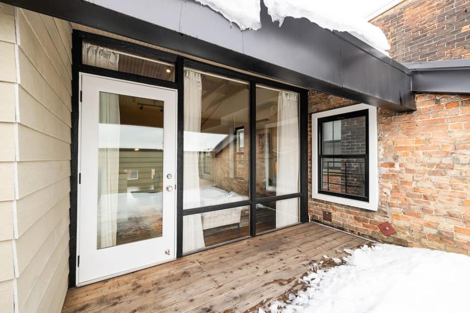 Washington Park - Rooftop Patio - Free Streetcar Apartment in Over The Rhine