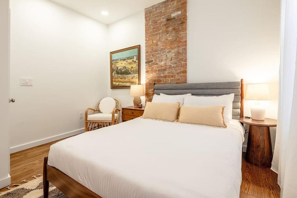Walk to ALL - Washington Park - Gorgeous 2BR Condo Apartment in Over The Rhine