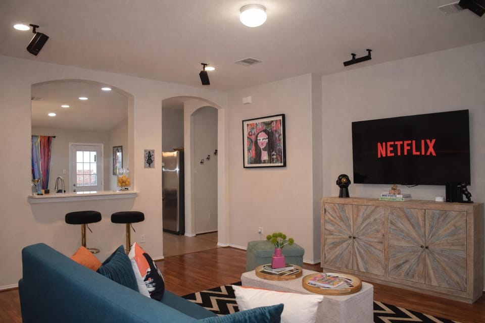 Communal lounge/ TV room, TV and multimedia, Living room