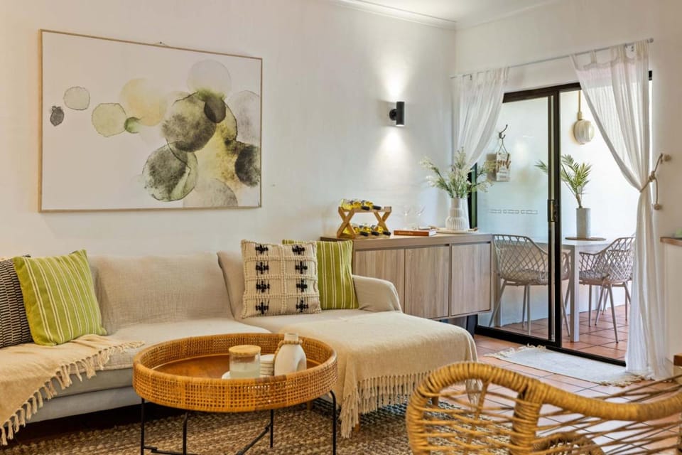 11 On The Reef walk to the Beach & Macrossan St Apartment in Port Douglas