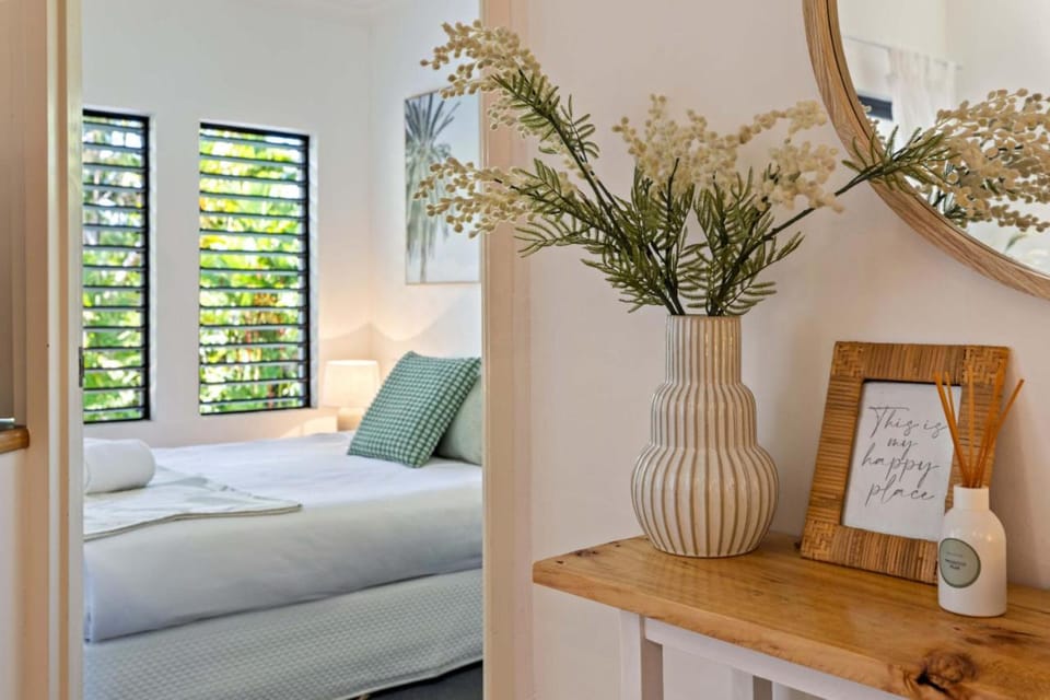 11 On The Reef walk to the Beach & Macrossan St Apartment in Port Douglas
