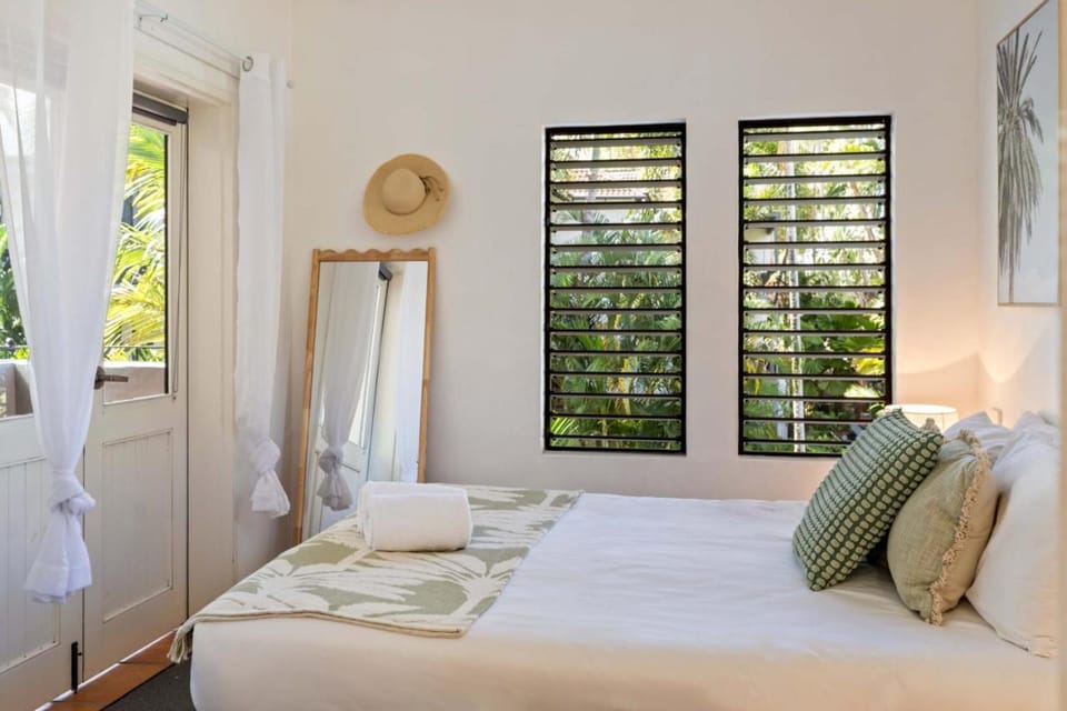 11 On The Reef walk to the Beach & Macrossan St Apartment in Port Douglas