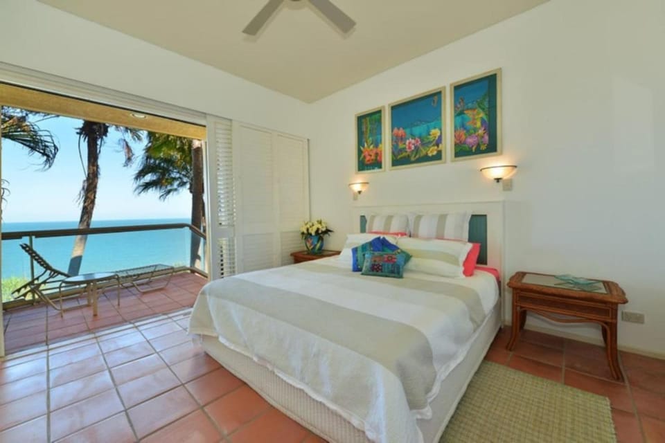 Bed, Bedroom, Sea view