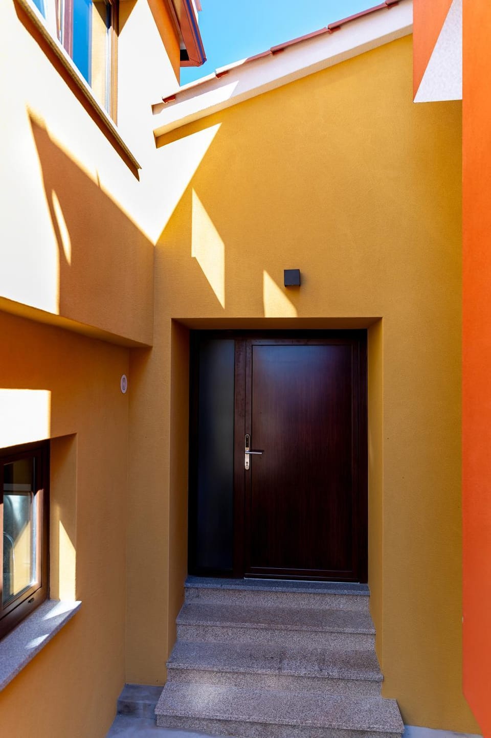 Facade/entrance, Off site