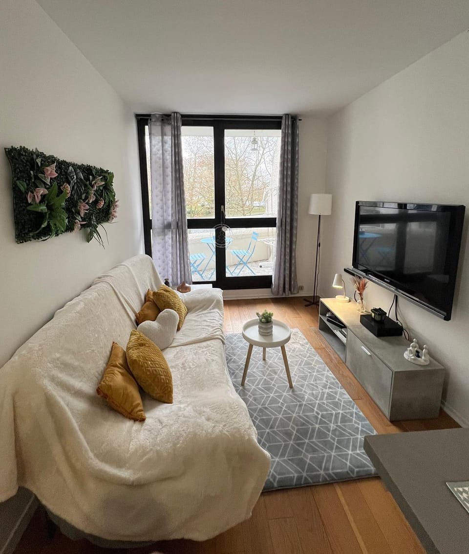 Communal lounge/ TV room, TV and multimedia, Living room, Seating area