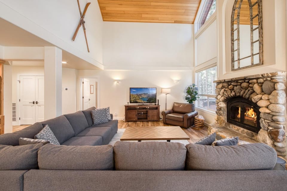 Venture in Tahoe Donner by Tahoe Getaways - 4 BR W Hot Tub, Pool Table, Great for Kids! House in Truckee