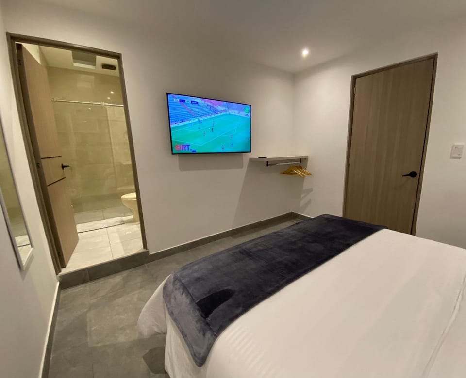 Bed, TV and multimedia, View (from property/room)