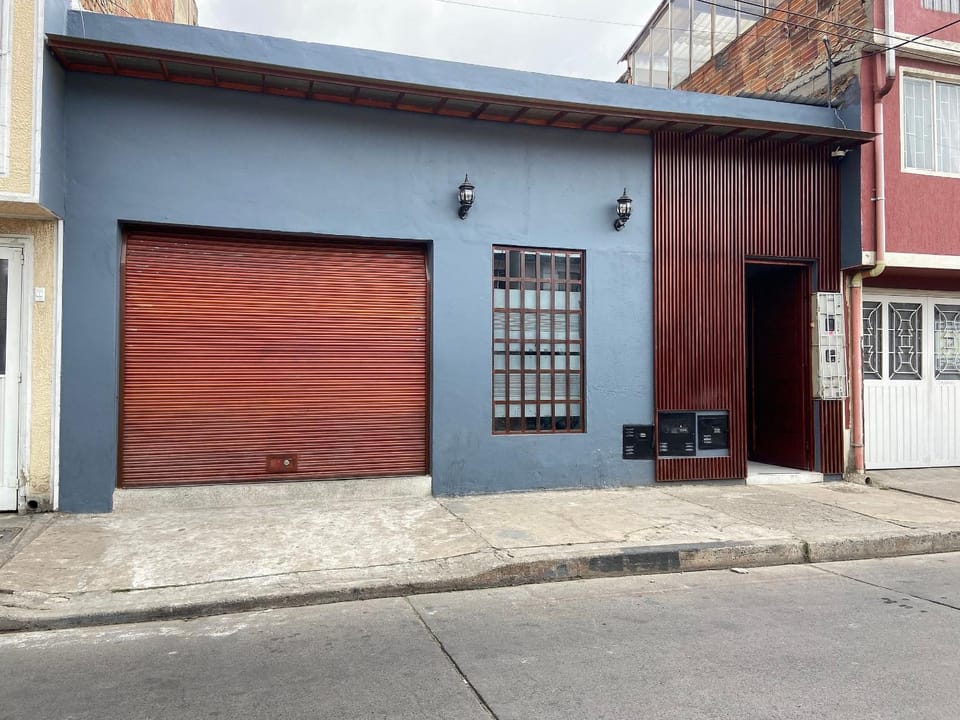 Property building, Neighbourhood, On site