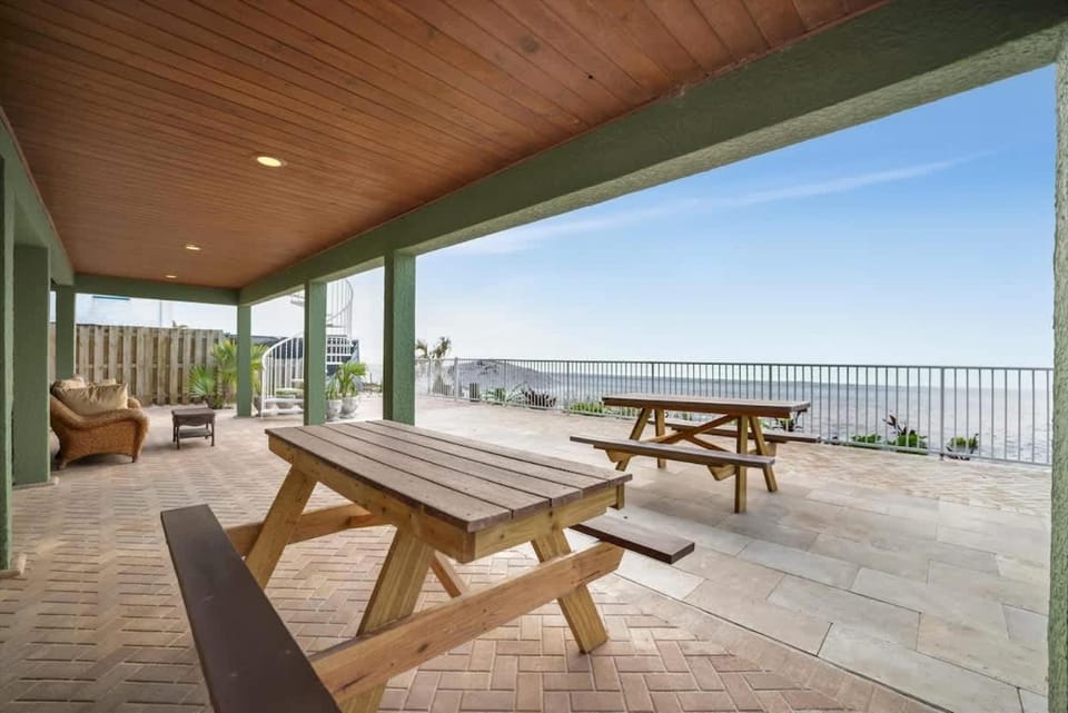 Stones Throw Beachside Bungalow #1 ON THE BEACH Apartment in Indian Rocks Beach