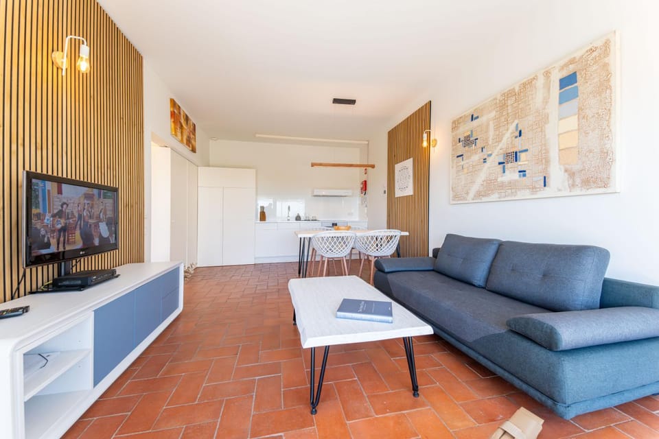 TV and multimedia, Kitchen or kitchenette, Living room, Dining area