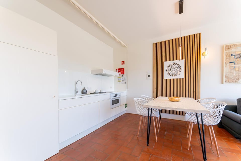 Kitchen or kitchenette, Dining area, stove